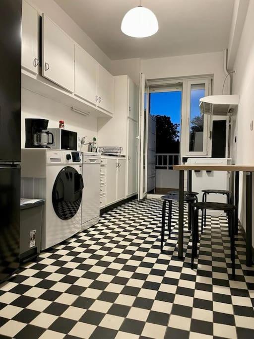 Spacious Apartment Next To Parc Du Cinquantenaire Bryssel Exteriör bild