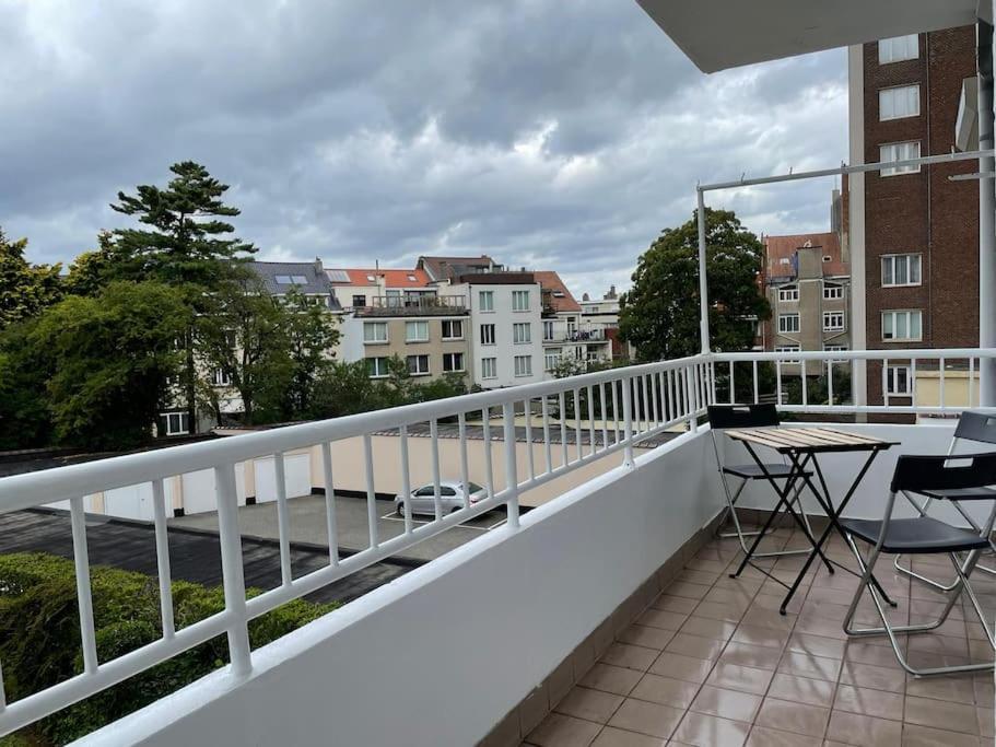Spacious Apartment Next To Parc Du Cinquantenaire Bryssel Exteriör bild