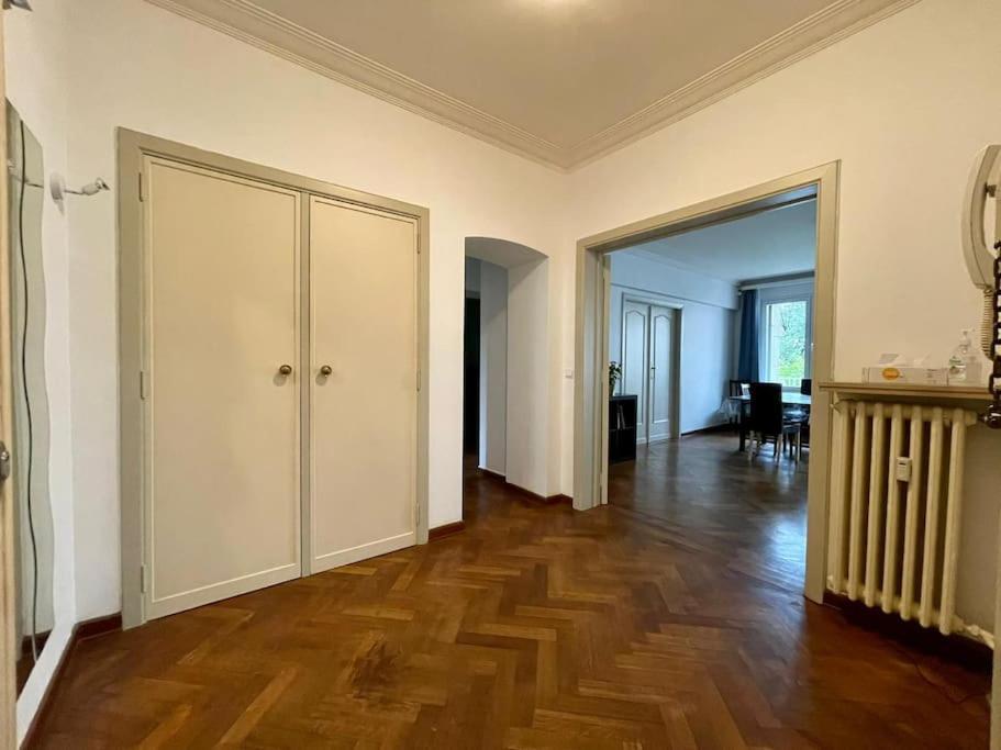 Spacious Apartment Next To Parc Du Cinquantenaire Bryssel Exteriör bild